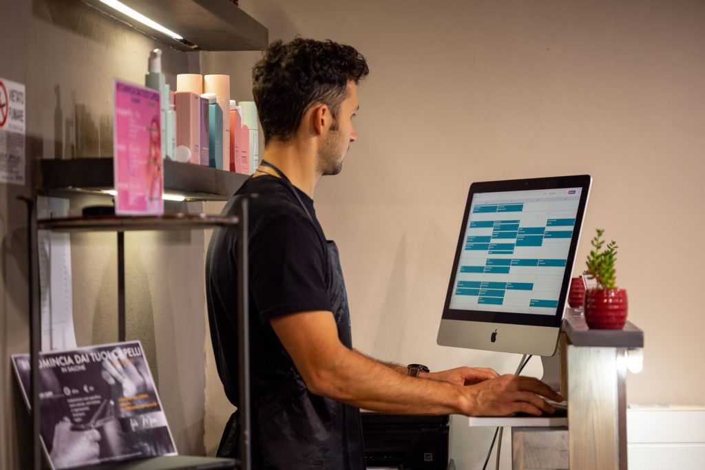 immagine titolare agenda digitale computer salone